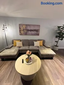 Brand New Lakeview Suite, Hot Tub and 4 Parking Spots - Image 2