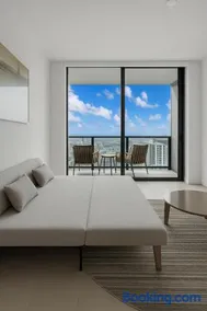 Sky-High Views Pool and Fitness Center Access - Image 2