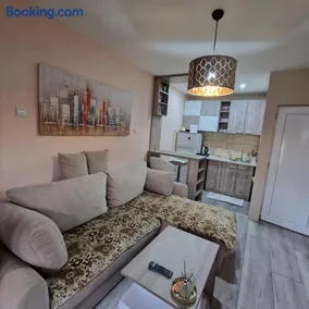 Square Apartment - Image 3