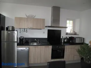 La Maison Des Chiens Rouges - Image 3