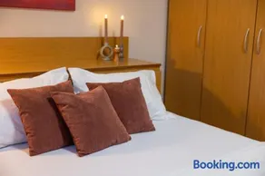 Groovy Olive Apartment - Image 5
