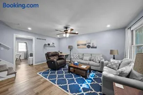 New Spacious Renovated Townhouse - Image 1