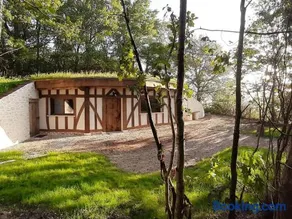 Location Insolite : Maison Hobbit avec Arbre Intégré, à Proximité de Chambord - FR-1-491-375 - Image 1