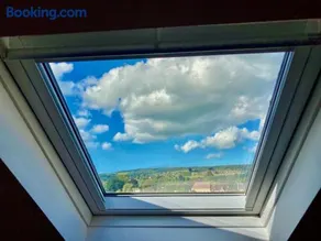 Windows over Stroud - 2BR Penthouse in Historic Building - Image 3