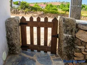 Charming house in Parada with mountain view and fenced garden - Image 2