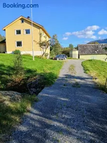 The house by the waterfall - Image 1