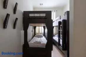 Central Stylish Retreat with Sauna - Image 2