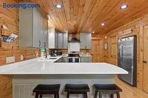 THE Cabin - Image 5