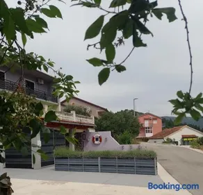 Roberto Apartment - Image 1