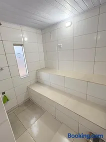 Casa ampla com piscina e lazer completo a 1h do Autódromo de Goiânia - Image 3