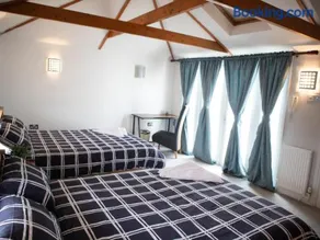 Bright Private Terrace - Free Private Parking - TV - WiFi - Netflix - Image 5