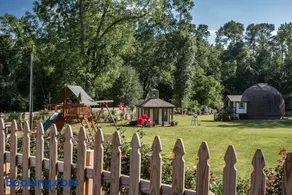 The Green Manor - Image 5