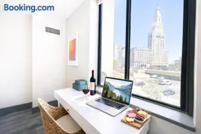 The Hartford Skyline - Stylish Downtown Condo with Wifi Gym - Image 3