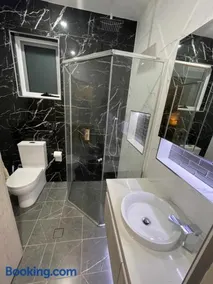 Guest House - Self Contained - Image 3