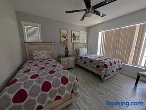 LUX VILLAs on beautiful Palmer Ranch - Image 4