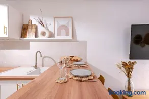 Suite Bali de 45m2 - Idéal couple - Chambre séparée - Jacuzzi baignoire balnéo - Sauna - Clim réversible - Netflix - Piscine accès partagé avec la petite copro - Bouteille de champagne offerte dès 2 nuits - Image 4