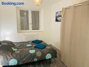 Logement de 40m2 de plein pieds dans une maison avec parking et terrasse - Image 1