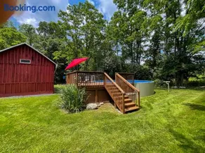 Cozy Cabin Gateway with Pool and Firepit - Image 2