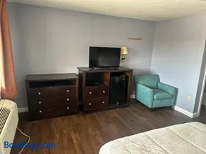 Holiday Motel - Image 3