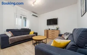 Four-Bedroom Holiday Home In Vrsi - Image 3