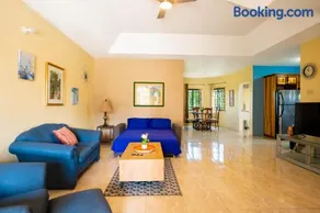 Elegant,Central & spacious unit with AC at DW APTS - Image 3