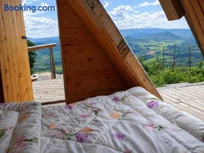 Sky-High Sanctuary Cosy Wood Cabin with Stunning views - Image 3