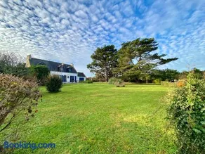 Maison en bord de mer avec jardin arboré à Groix - Image 2