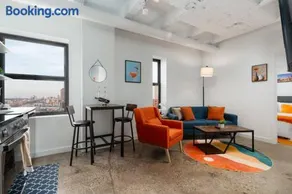 Artistic Loft Rooftop Uptown Montrose Beach GymWFH - Image 2