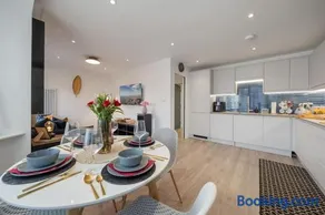 Newly Refurbished 2 Bed Flat - Image 4