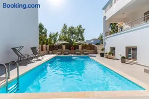 Villa Gagra - Villa by the Sea with a Private Pool - Image 2