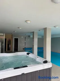 AH-Corso Wellness Panorama Apartman - Image 2