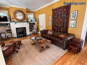 Midtown Central Gardens Bungalow - Image 2