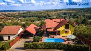 Villa Lipica - kuća s 3 spavaće sobe, saunom, grijanim bazenom u prekrasnom vinogradu - Image 2