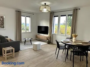 Lou Vabre Guest House - Image 1