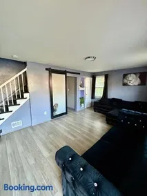 3Br W Basement Home 'The Lion S Den' - Image 1