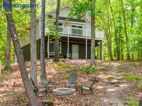 Waterfront home with dock on Kerr Lake! - Image 3