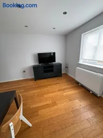 2-Bedroom Flat Walking Distance to ExCeL London - Perfect Location! - Image 1