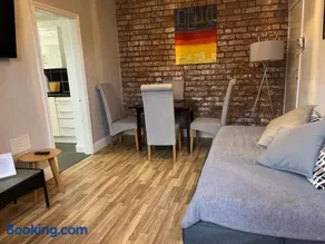 Cosy and Peaceful Maisonette with Terrace, Kidderminster - Image 2