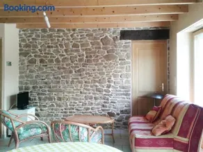 Maison accueillante à Plehedel avec jardin et parking privé - Image 3