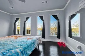 Sugarloaf Chalet - Image 2