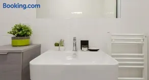 Modern Apartment between Como & Milan - Image 4
