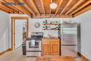 The Den at J-Barn - Secluded Retreat - Image 4
