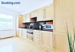 Brackenbury Apartments - Image 1