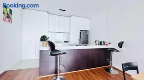 Melbourne CBD Central large 3BR2BTH with Gym Pool Heater - Image 5