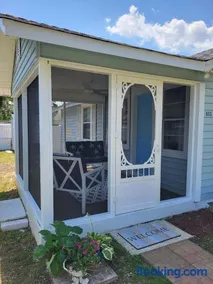 Crescent Vintage Cottage - Image 3