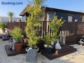 Sunset family lodge private garden private parking - Image 1