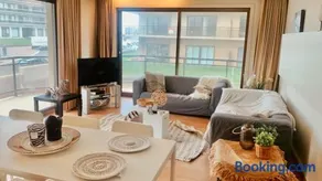 Ruim, lichtrijk appartement met groot terras uitstekend gelegen in De Panne - Image 4