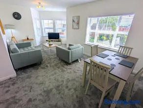 2 Bedroom Modern Apartment With Private Parking - Image 1