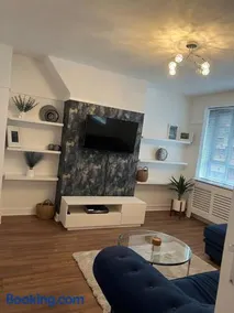 Flat in White city - Westfield - Image 1