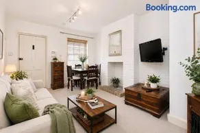 Ideal 1 Bed Flat St Johns Wood- Up to 4- Calm - Image 1